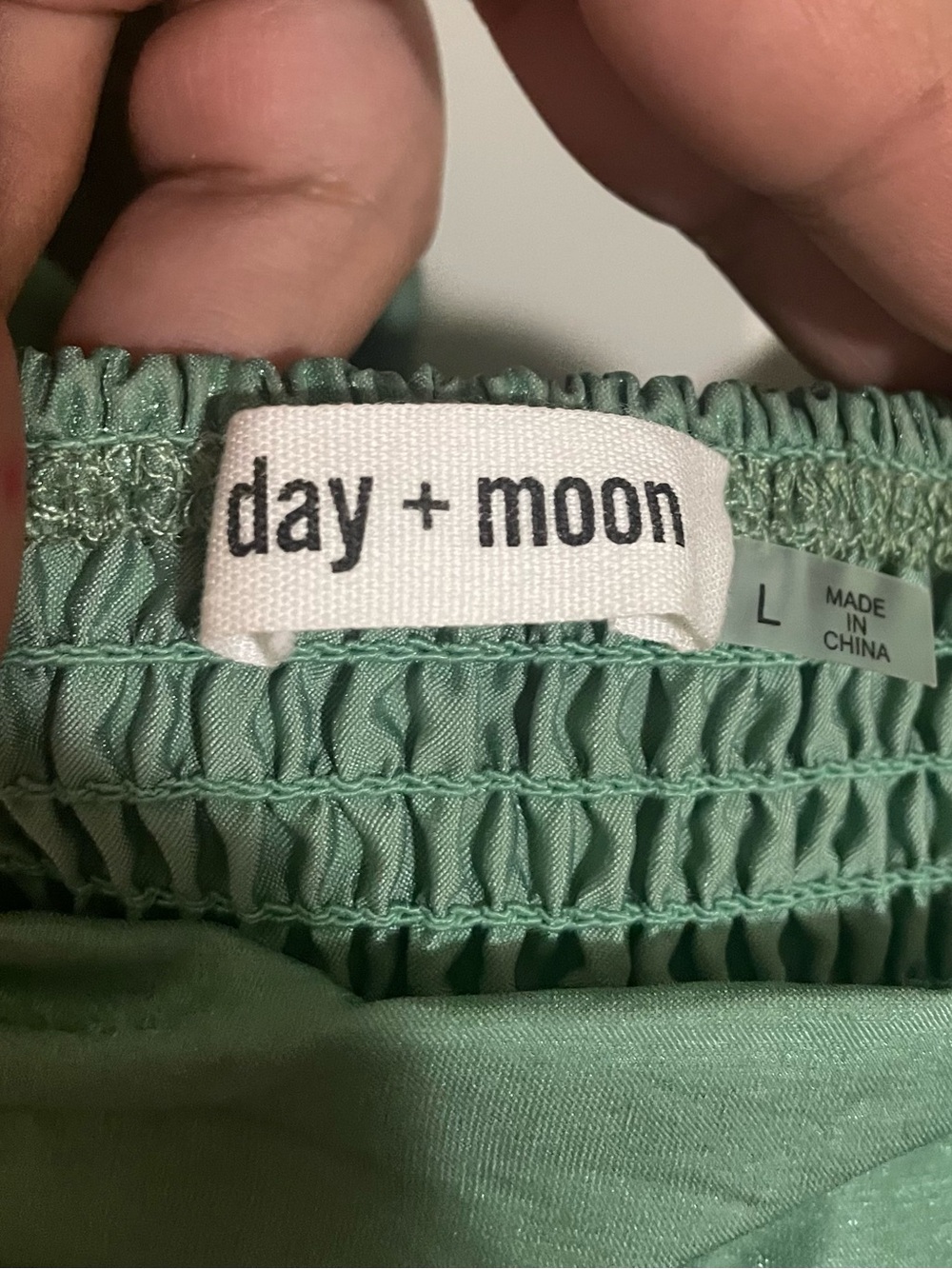 Off-Shoulder Green Puff-Sleeve Crop Top - Picture 2 of 7